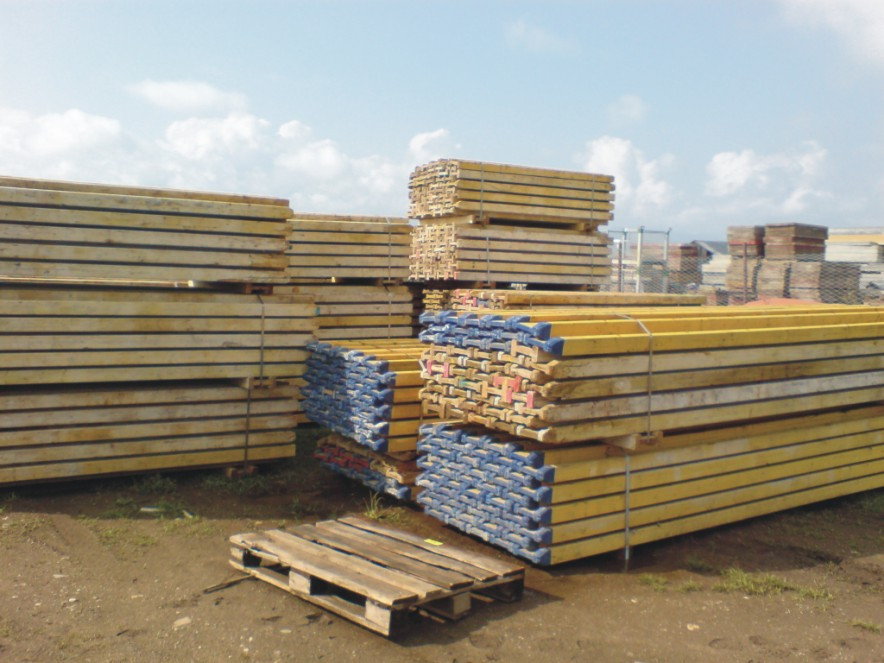 A scapat cu viata dupa ce s-a pravalit peste el o grinda de doua tone