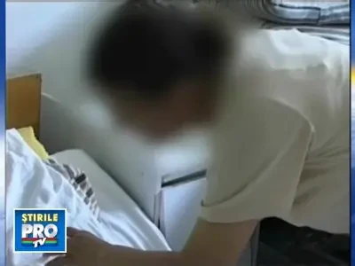 La un pas de moarte: propria lui mama i-a infipt o foarfeca in piept!