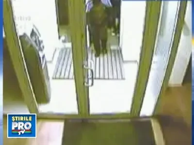 Bancomat de 150 de kilograme luat pe sus de hoti, in Giurgiu!