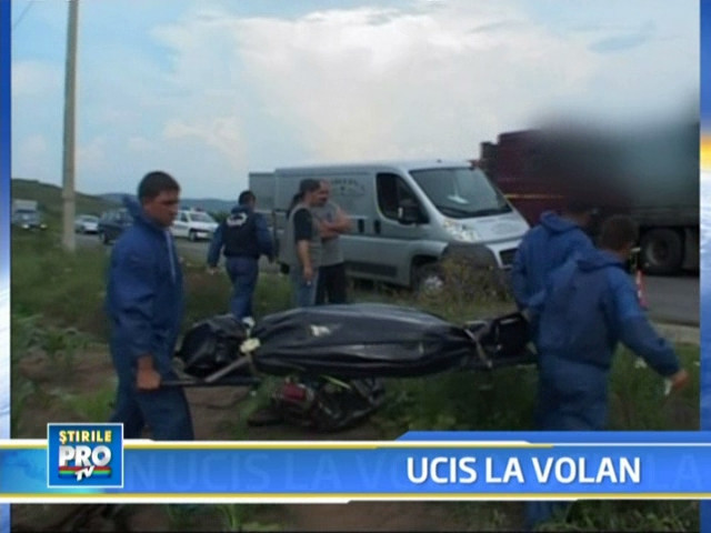 Tanar de 21 de ani mort, dupa ce a intrat cu masina intr-un camion
