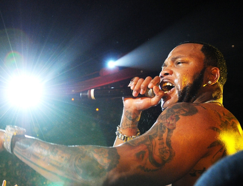 Rapperul Flo Rida a facut senzatie intr-un club de fite de pe litoral!