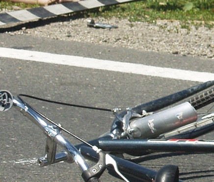 Copil de 13 ani, in coma dupa ce s-a izbit cu bicicleta de un copac