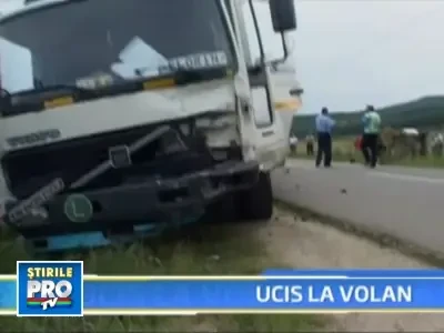 Tanar de 21 de ani mort, dupa ce a intrat cu masina intr-un camion