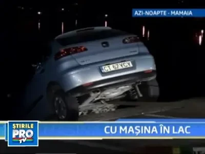 A confundat frana cu acceleratia si a ajuns direct in lac!
