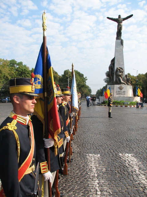 Pilotii au pregatit un spectacol fabulos pentru Ziua Aviatiei!