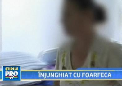 Femeia care i-a infipt o foarfeca in piept propriului copil a fost arestata