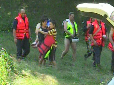 La un pas de moarte! Au plecat sa faca rafting, fara echipament de salvare!