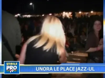 Elena Udrea, huiduita si fluierata la Festivalul de Jazz de la Garana!