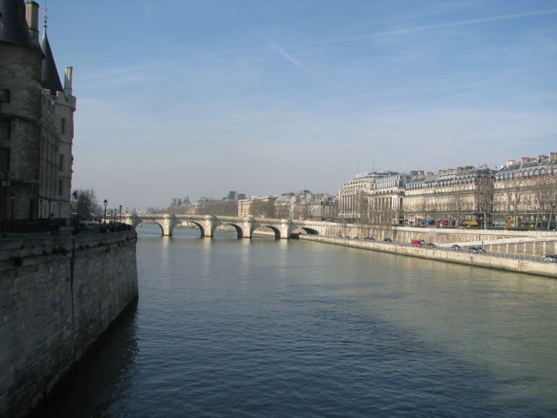 Parizienii au iesit la plaja pe malurile Senei!