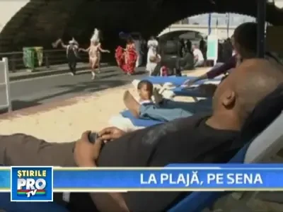 Parizienii au iesit la plaja pe malurile Senei!