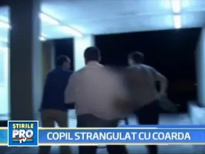 Un copil de 12 ani s-a sugrumat cu o coarda, in timp ce era la joaca!