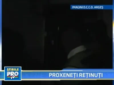 Arestati dupa ce au santajat 20 de fete, obligandu-le sa se prostitueze