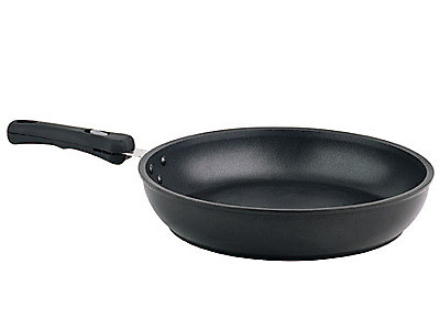 Cum au ramas doi batrani fara 60.000 de lei, dupa ce au primit in casa un vanzator de oale si tigai