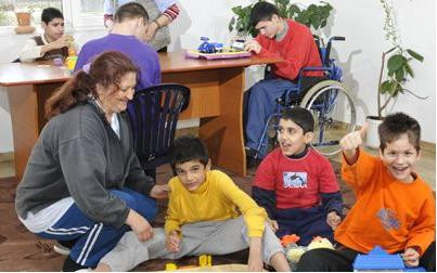 Situatie disperata: 50 de copii cu dizabilitati risca sa ajunga in strada