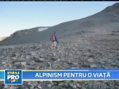 Urca munti si bate recorduri ca sa isi ajute un prieten bolnav!