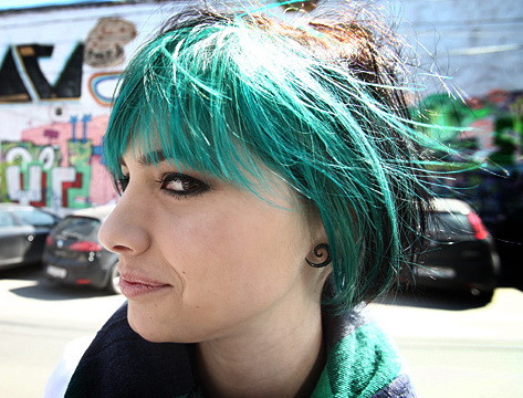 Alice, sexy la spalat masina!