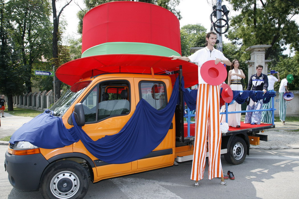 Jos palaria pentru Adrian Nanulescu, cel care a dat masina pe bicicleta!