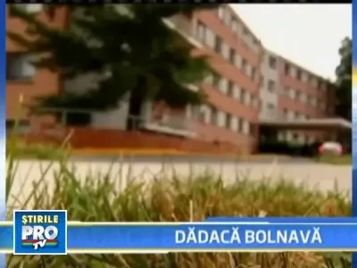 A pozat copiii de care avea grija in pozitii pornografice!