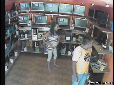 Cu burta la gura, la furat de laptop-uri!