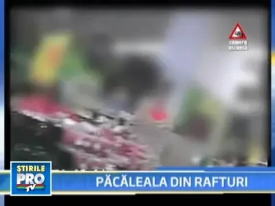 Tone de fructe si legume mucegaite in magazine! Las' ca romanu' inghite