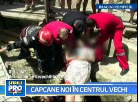 Capcanele Centrului vechi! O batrana s-a prabusit intr-o groapa de 3 metri