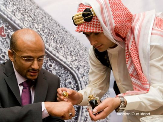 Ce criza?! Masini scumpe, iahturi si bijuterii la un targ de lux din Londra