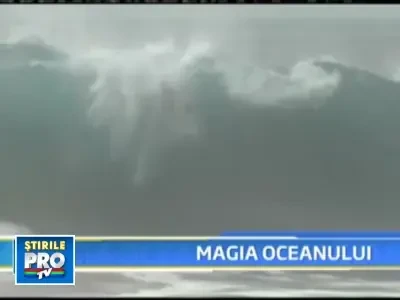 Valuri uriase pe o plaja din California!