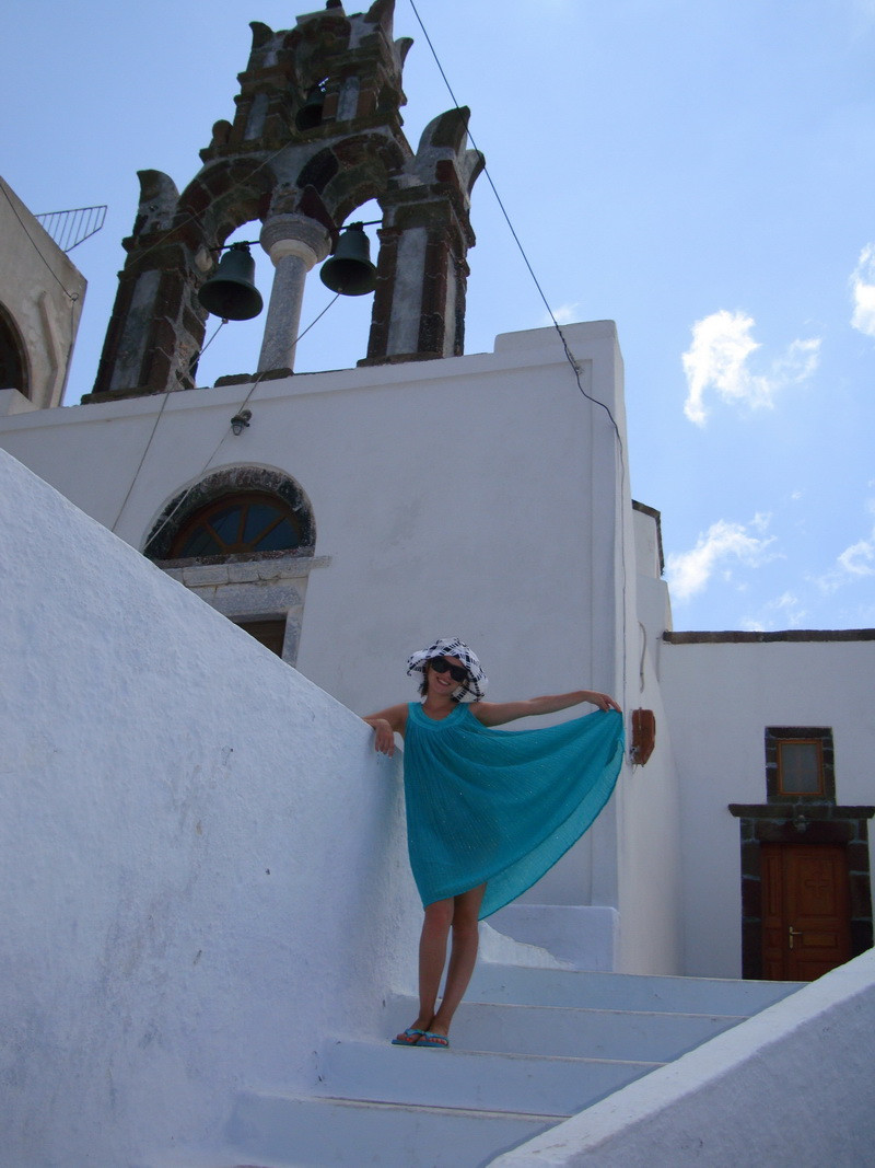 Tili Niculae a vizitat Santorini pe un magarus!