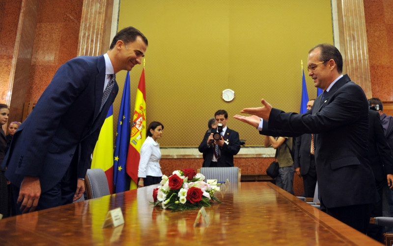 Emil Boc: Talk in English is save time, is save time, for the time being