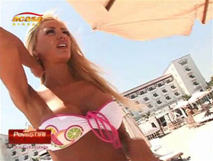 Hopa! O blonda l-a vrajit pe Catalin Botezatu!