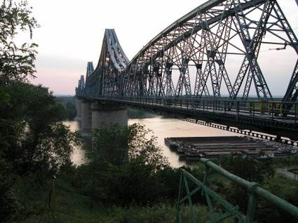 Un pas gresit, facut in joaca, a dus-o aproape de moarte pe o fetita de 6 ani