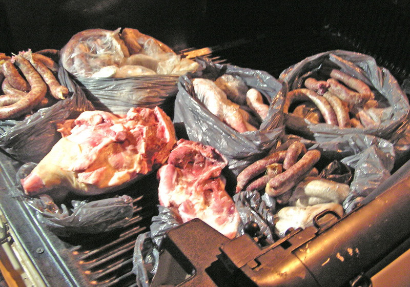 Carne plina cu viermi, la promotie intr-un hipermarket din Oradea