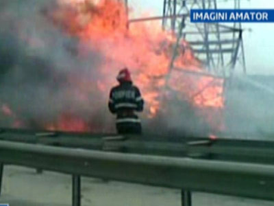 Flacari uriase pe autostrada Bucuresti-Pitesti! TIR facut scrum!