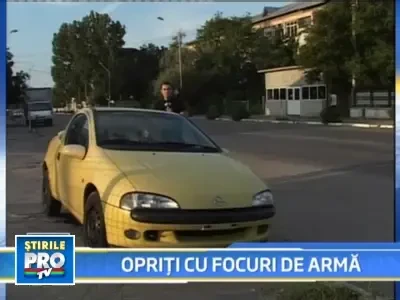 Sofer fara permis, oprit cu focuri de arma de politisti!