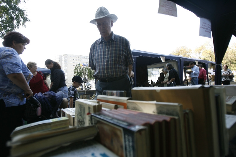 Targ saptamanal al anticarilor in Capitala!