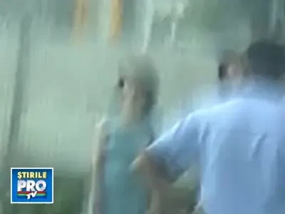 Au amenintat ca isi vor ucide copilul de 1 an, dupa ce au ramas pe drumuri!