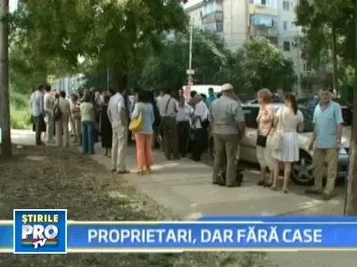 Runda doi, la Planorama: Proprietarii fara casa au apelat la politie!