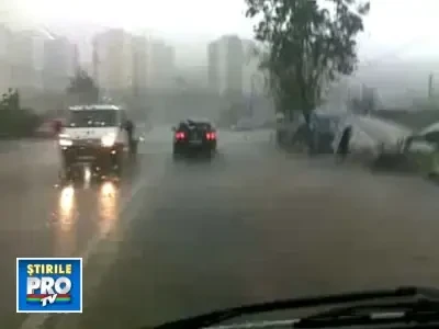 O vijelie puternica a facut prapad la Cluj-Napoca!