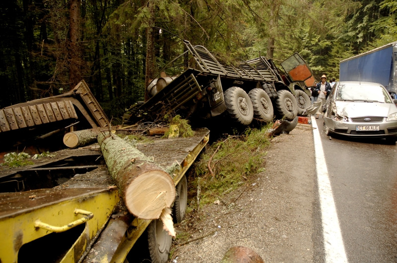 Accident cu repetitie! Un camion al Armatei a omorat un om, pe DN1A!