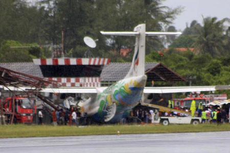 Thailanda: avion infipt ca o torpila in turnul de control al aeroportului