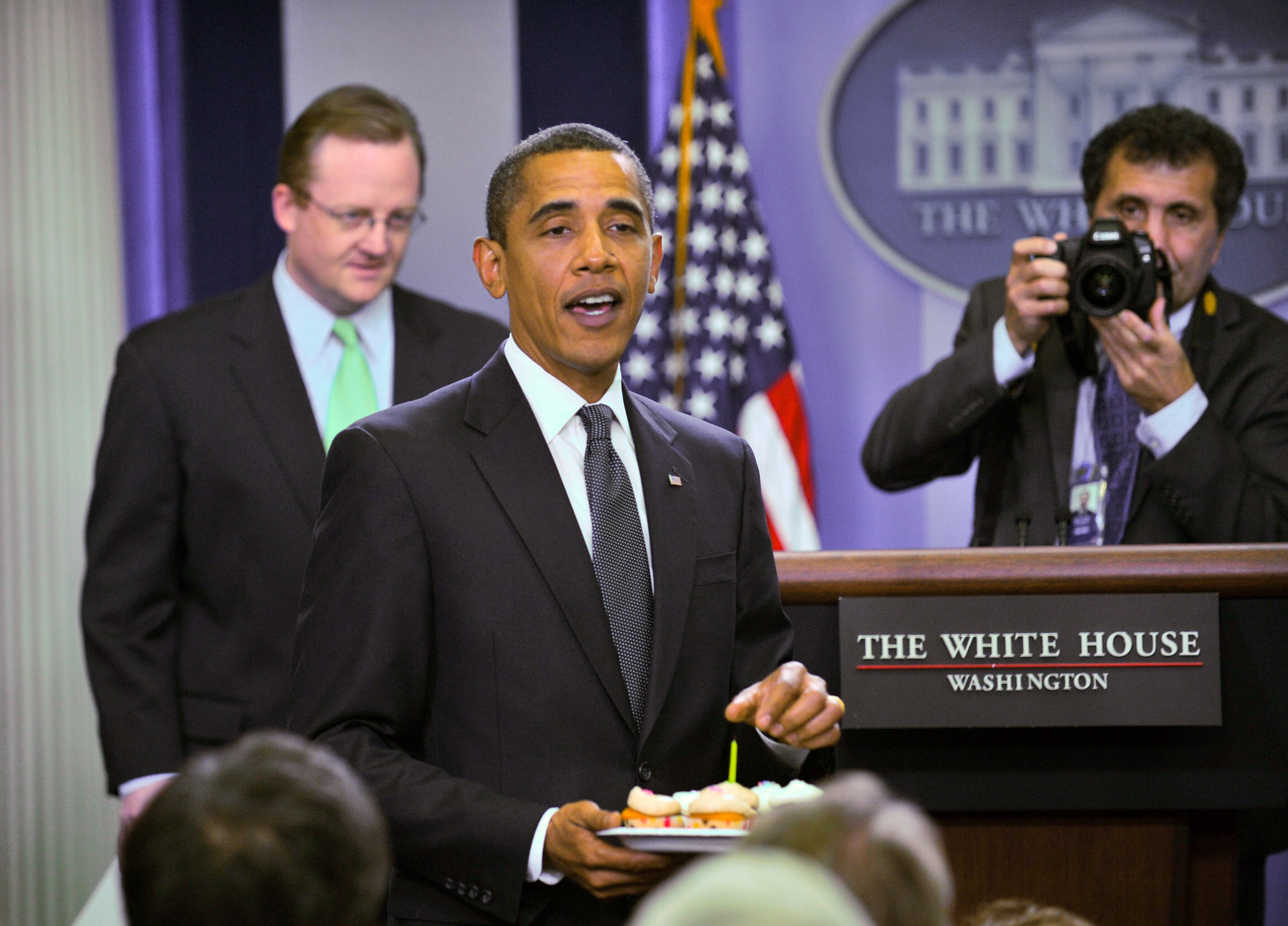 Barack Obama si-a sarbatorit cei 48 de ani alaturi de o jurnalista!