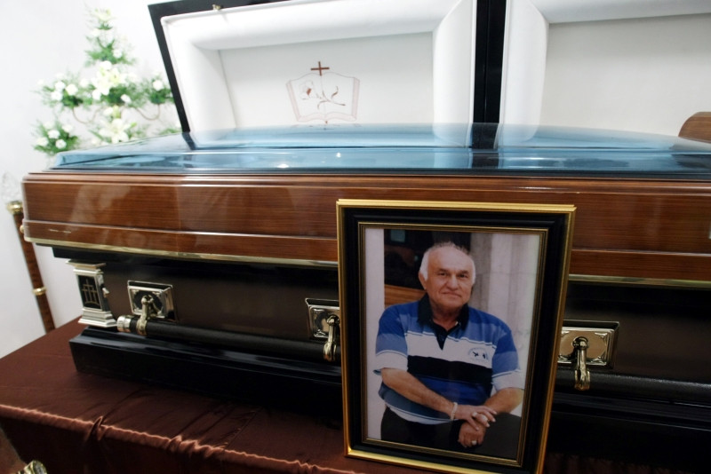 Limuzine, aur si haine de firma la inmormantarea lui Trifu Schrottu