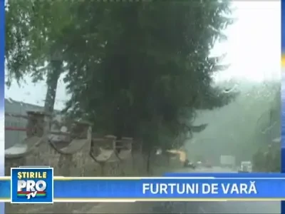 O furtuna puternica a blocat intrarea in statiunea Azuga