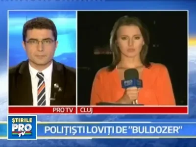 Impuscaturi la Borsa! Un interlop a intrat cu masina in duba politiei!