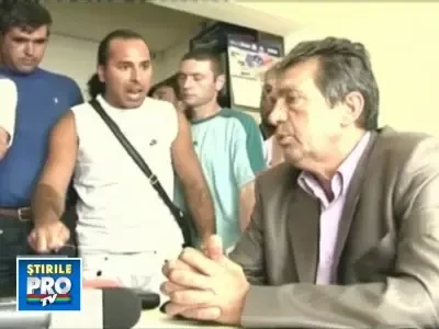 Peste 100 de oameni, inselati de un constructor de apartamente