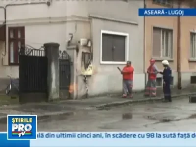 Pericol de explozie in Lugoj! O teava a luat foc din cauza unui fulger!