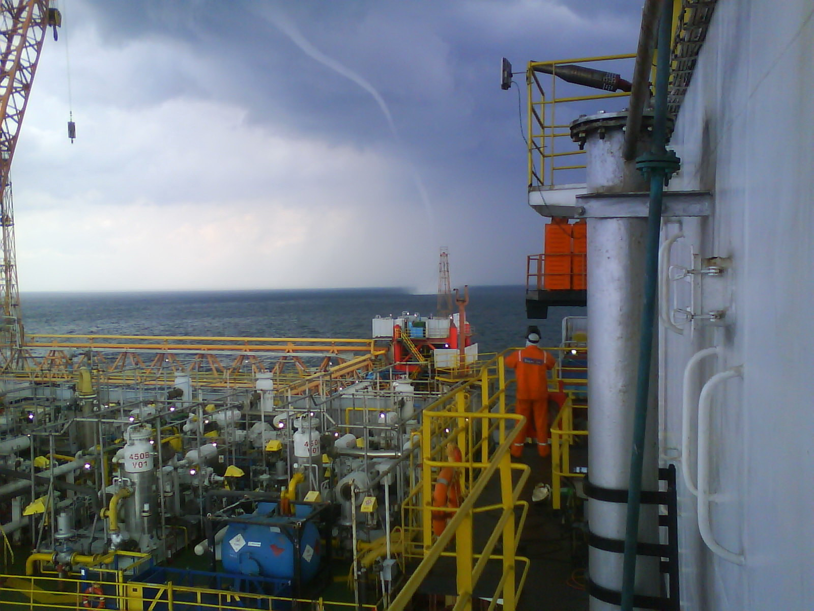 IMAGINI SPECTACULOASE! Tornada pe Marea Neagra