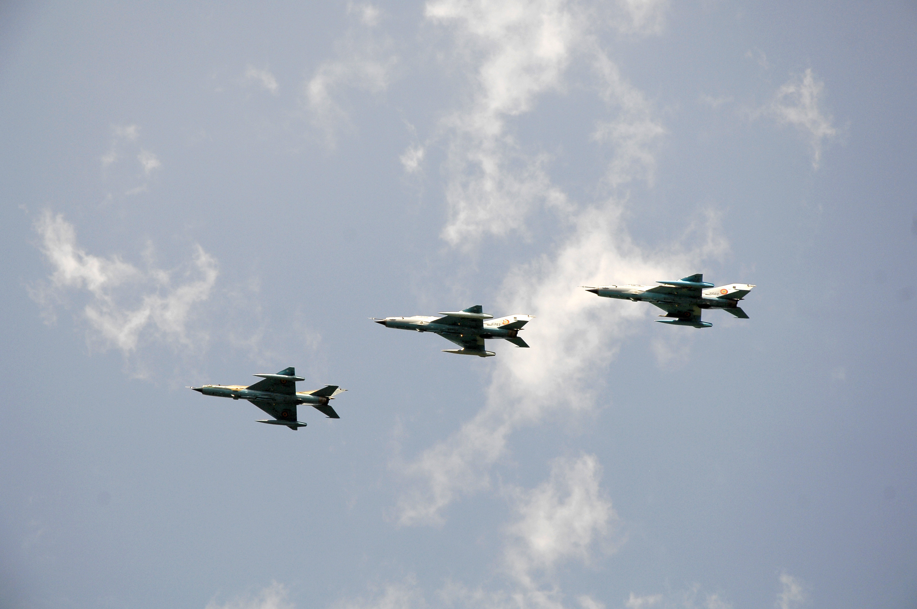 Miting aviatic la Banesti. Pilotii au taiat rasuflarea spectatorilor!