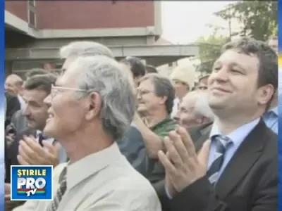 Traian Basescu a jucat "bine"! In vizita la romanii din Serbia