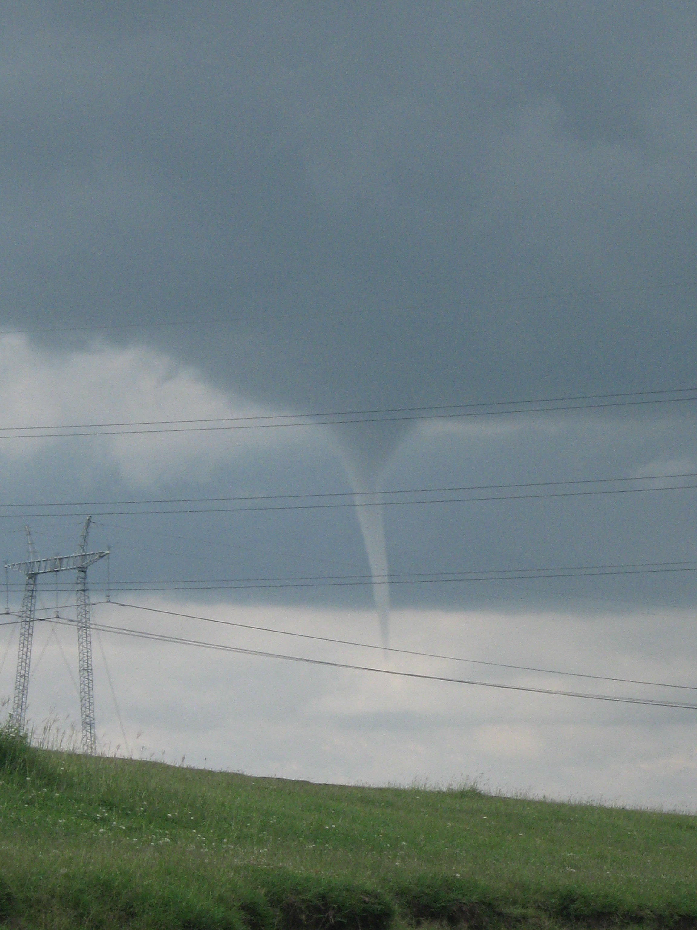 O noua tornada loveste Romania! A patra, in ultimele trei zile!